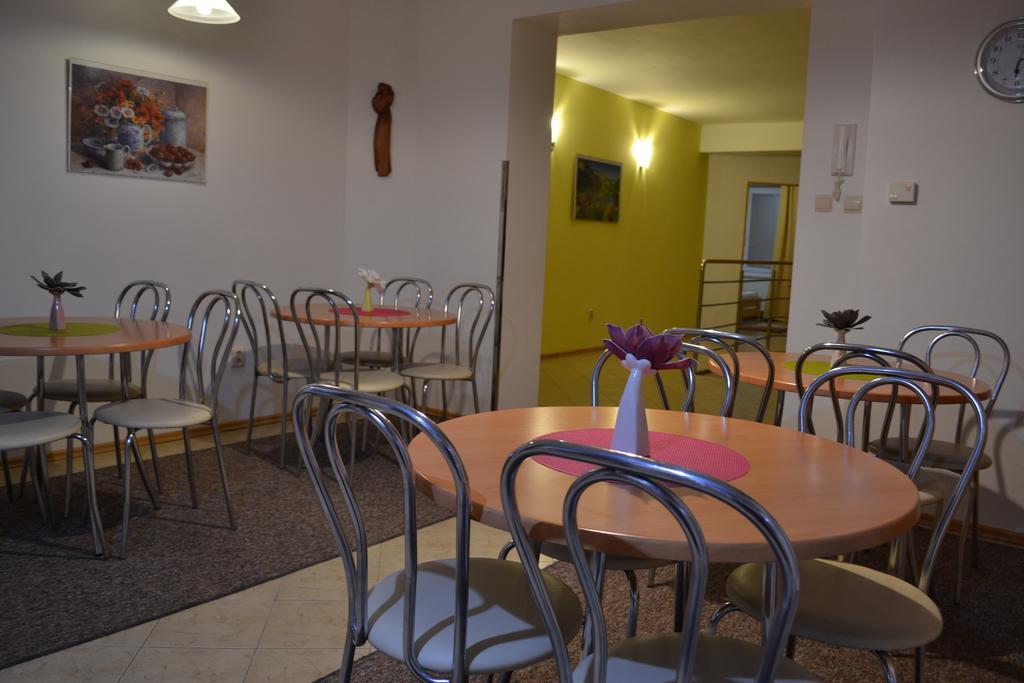 Privat Julia Hotell Vrbov Exteriör bild