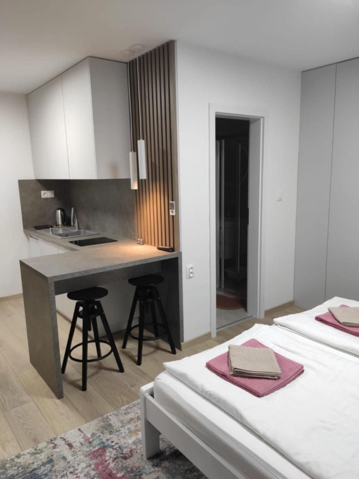 Privat Julia Hotell Vrbov Exteriör bild