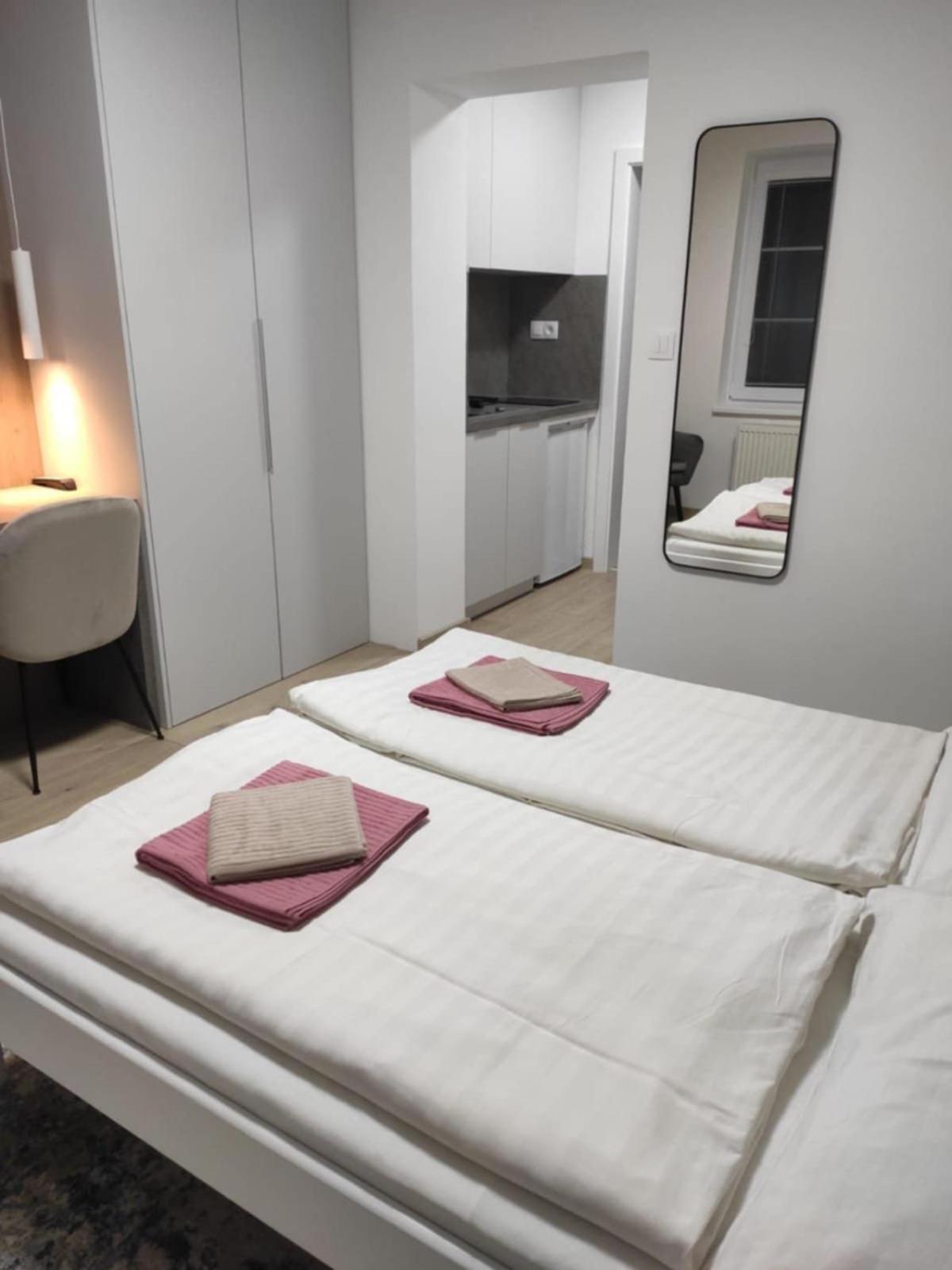 Privat Julia Hotell Vrbov Exteriör bild