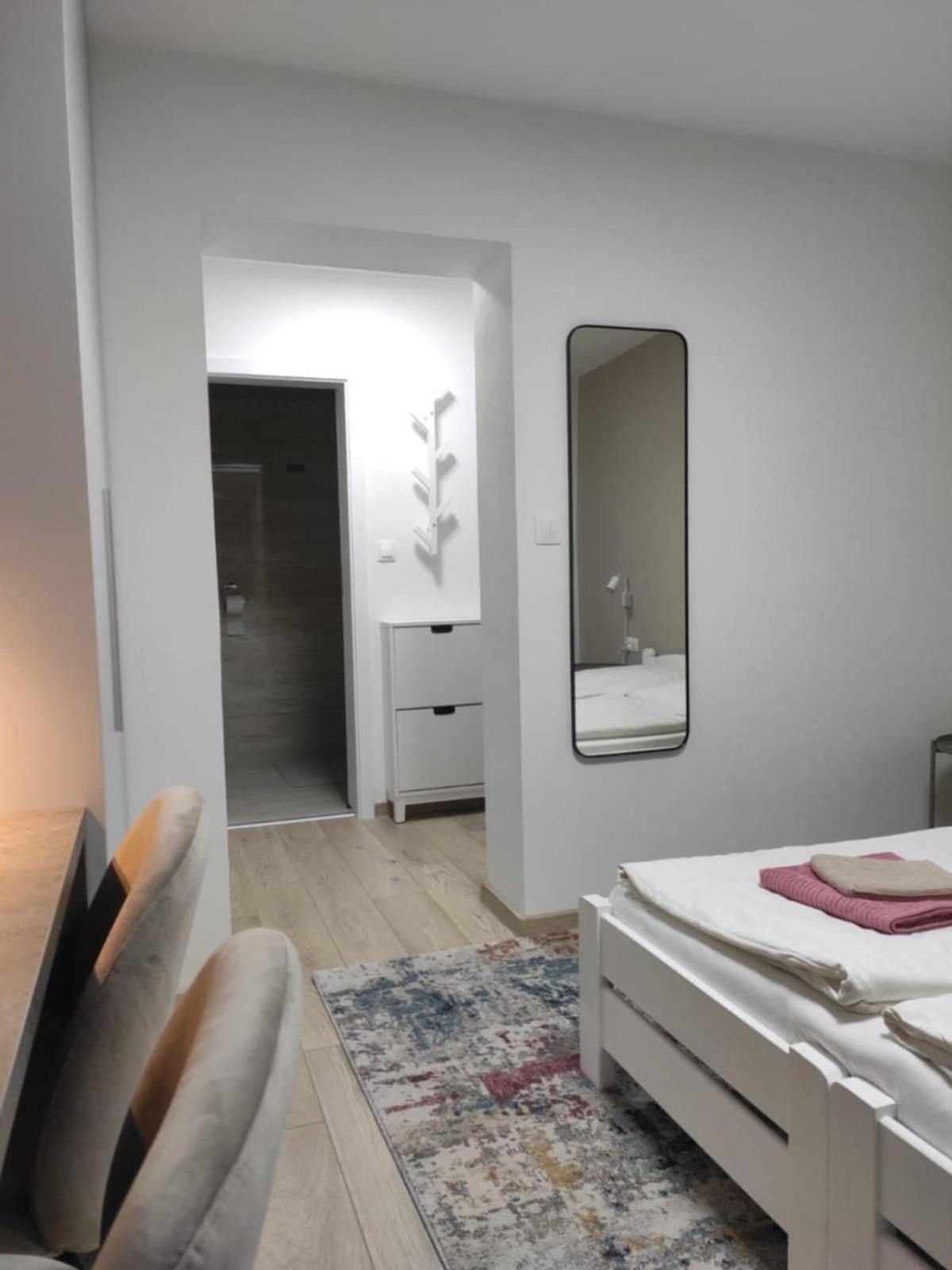 Privat Julia Hotell Vrbov Exteriör bild