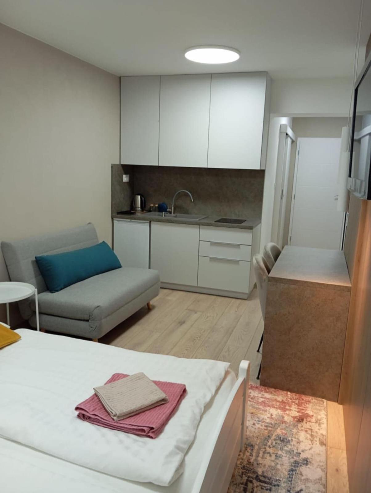 Privat Julia Hotell Vrbov Exteriör bild