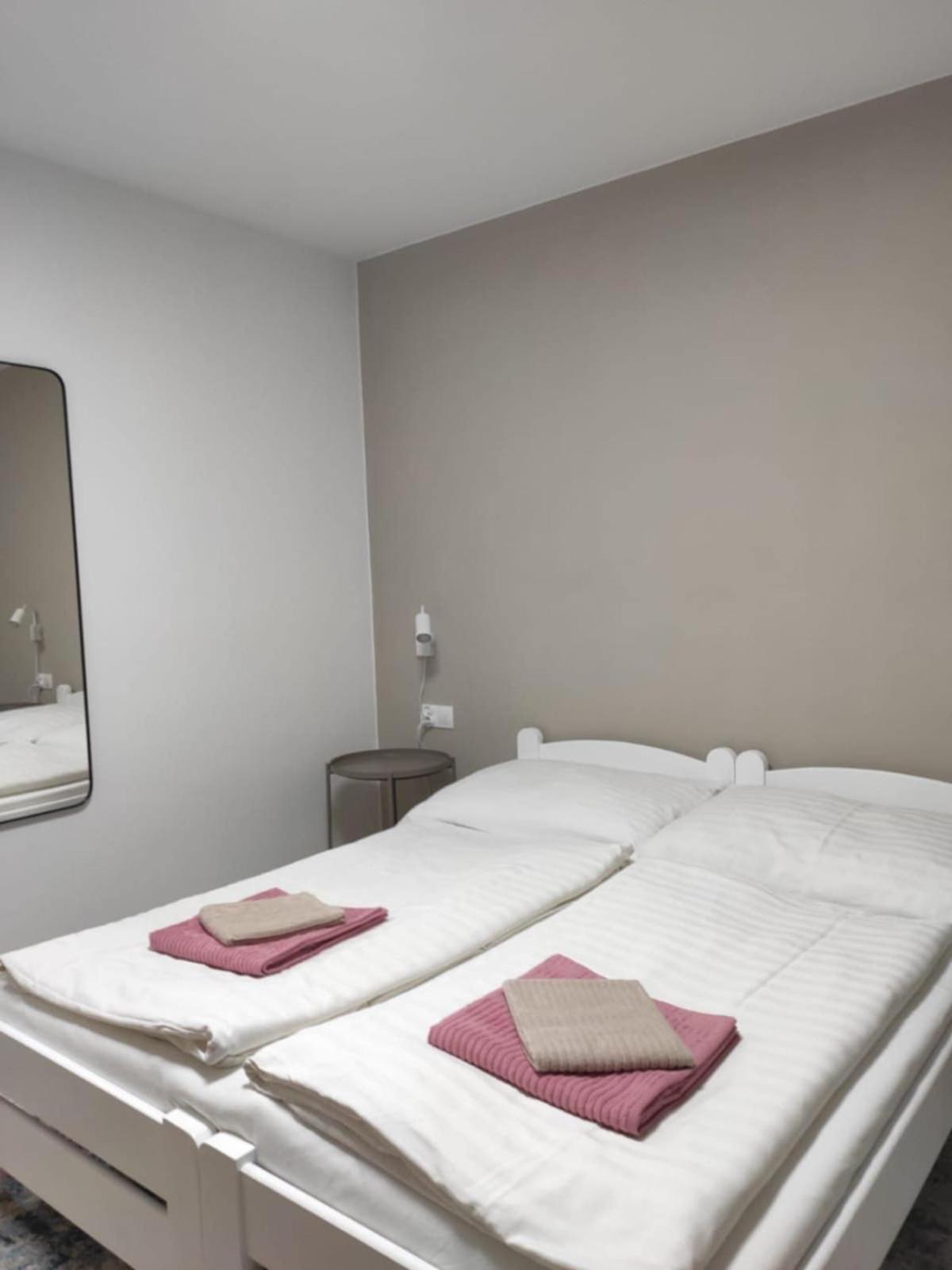 Privat Julia Hotell Vrbov Exteriör bild