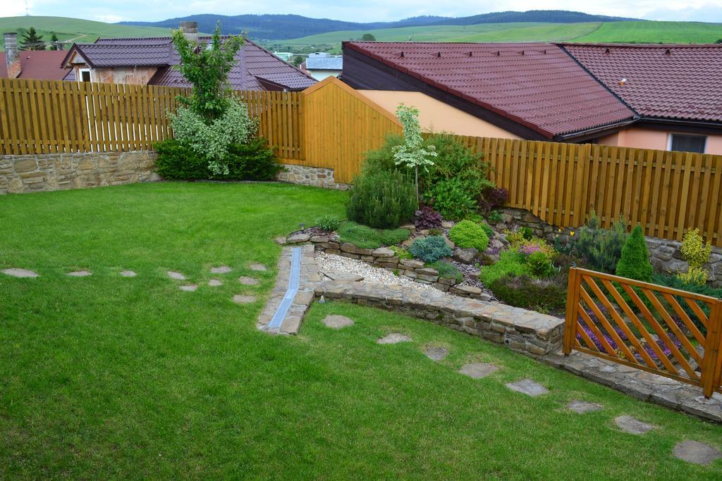 Privat Julia Hotell Vrbov Exteriör bild