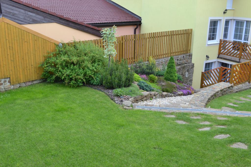 Privat Julia Hotell Vrbov Exteriör bild