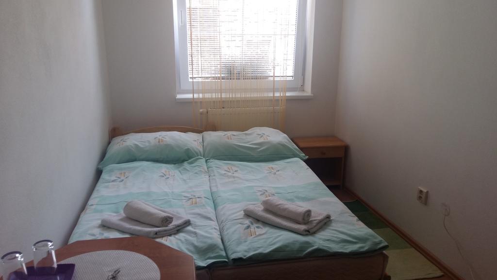 Privat Julia Hotell Vrbov Exteriör bild